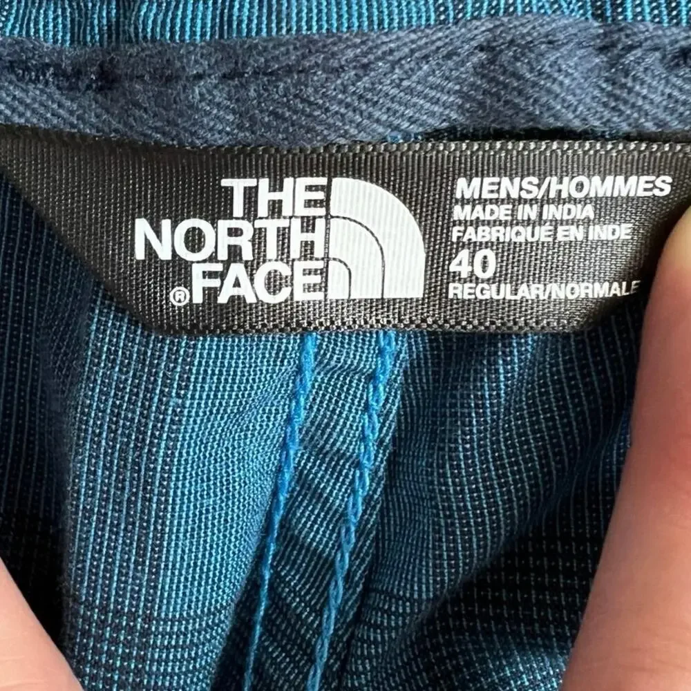 The North Face Shorts Mens Size 40 Blue Plaid Relaxed Fit Hiking Cargo Pockets